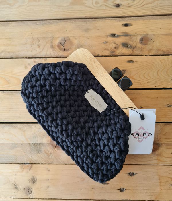 Dionea con chiusura magnetica in legno - Black