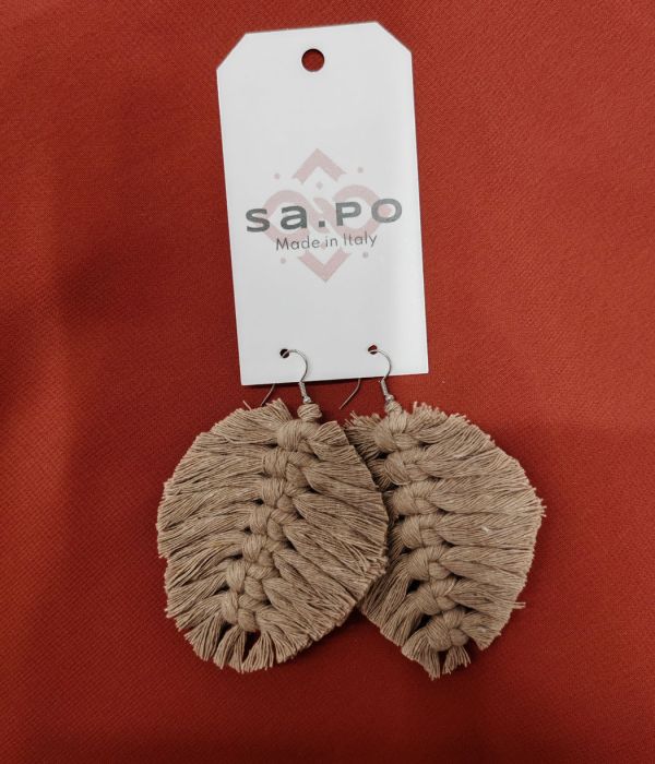 Orecchino foglia media camel